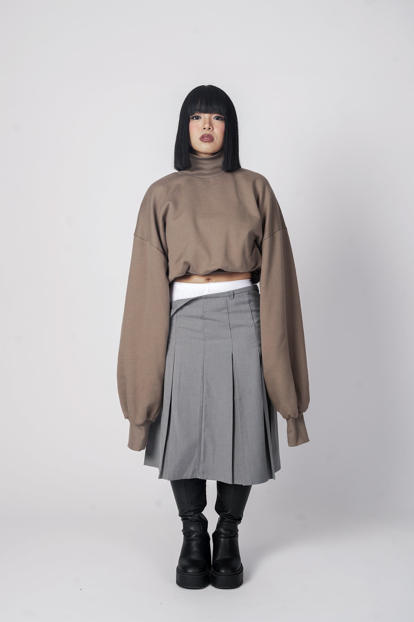 Essensial Turtleneck Sweatshirt