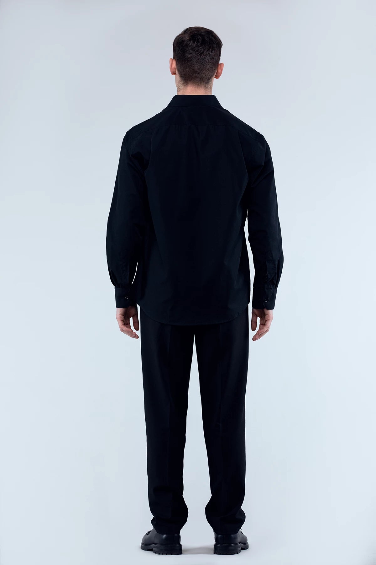 Černá unisex košile značky CHu.