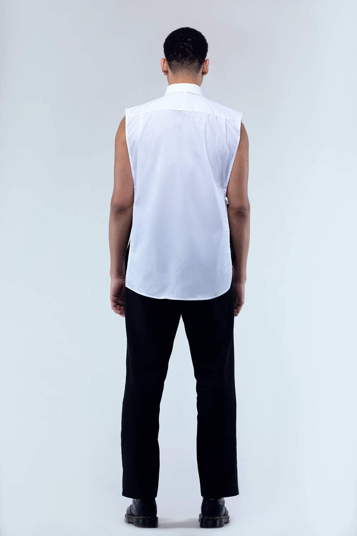 Bílá unisex vesta značky Chu.