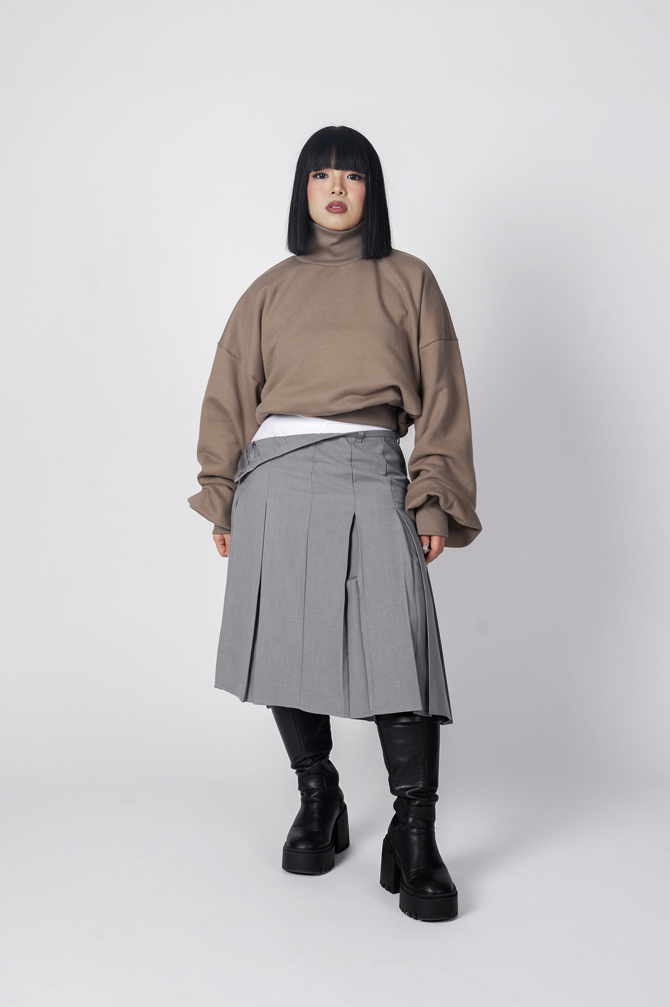 Essensial Turtleneck Sweatshirt